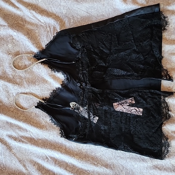 NWT Victoria's Secret: Lace-Back Cami w/ sparkle straps, Black, Small - Picture 9 of 11